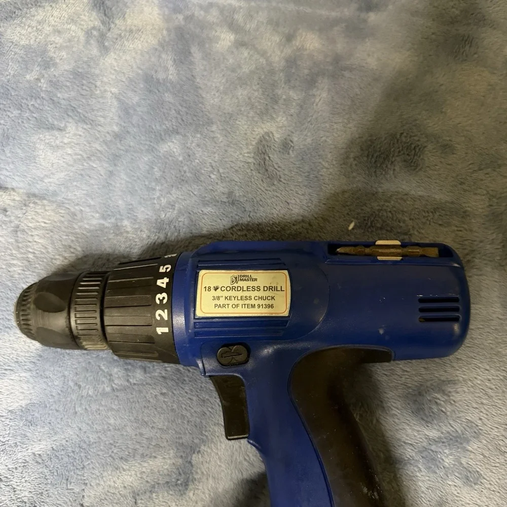 Drill Master 18V Cordless‎ Drill And Flash Light 1 Battery No Charger